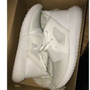 Adidas tubular all white